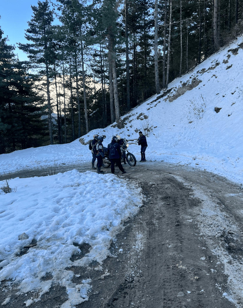 NMT guiding helping during manang motorbike tour